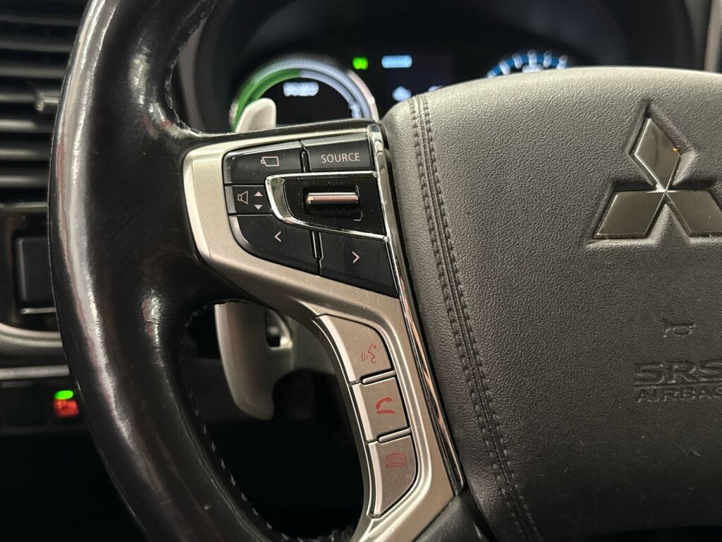 Mitsubishi Outlander 2016 Ruskea (beige)