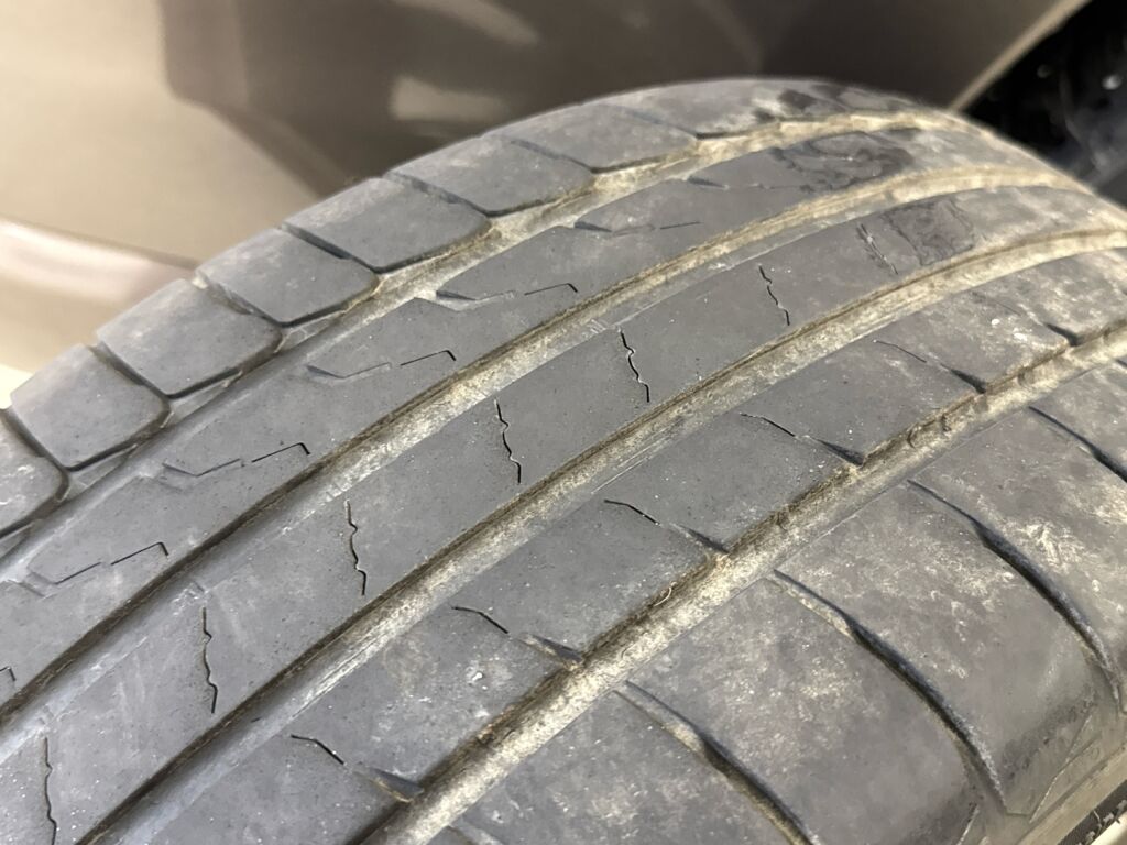 Mitsubishi Outlander 2016 Ruskea (beige)