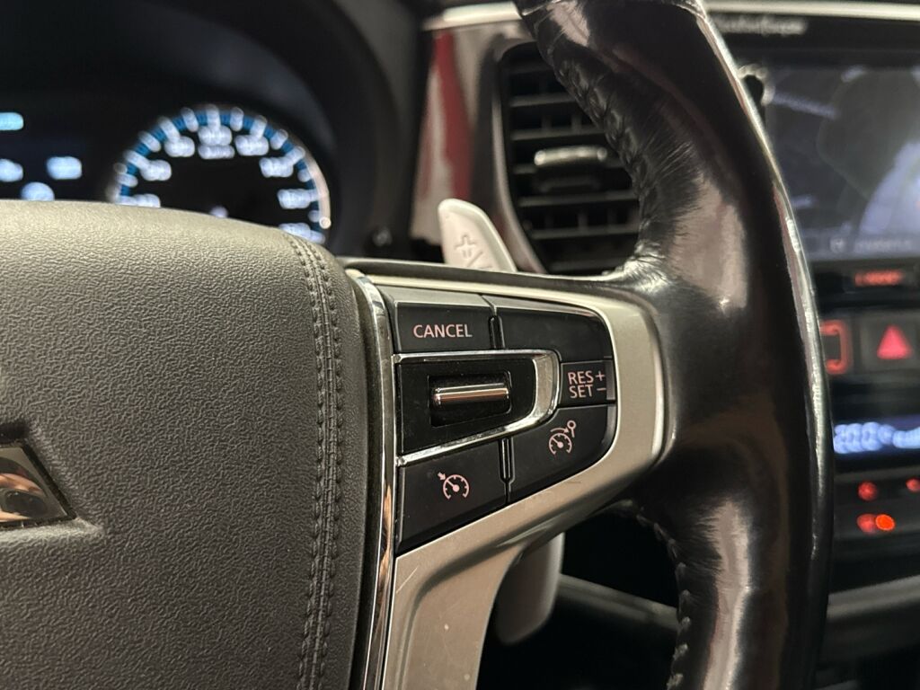 Mitsubishi Outlander 2016 Ruskea (beige)