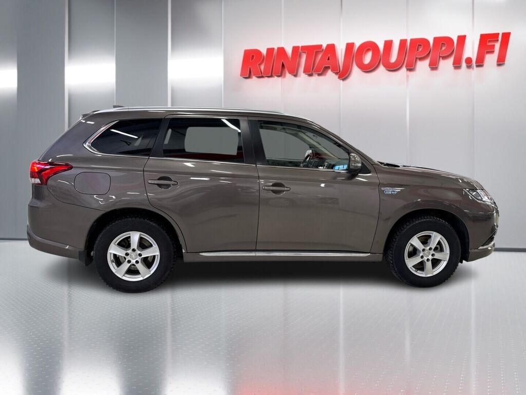 Mitsubishi Outlander 2016 Ruskea (beige)