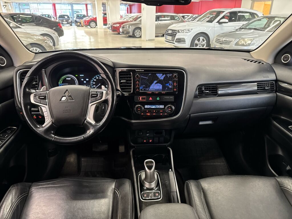 Mitsubishi Outlander 2016 Ruskea (beige)