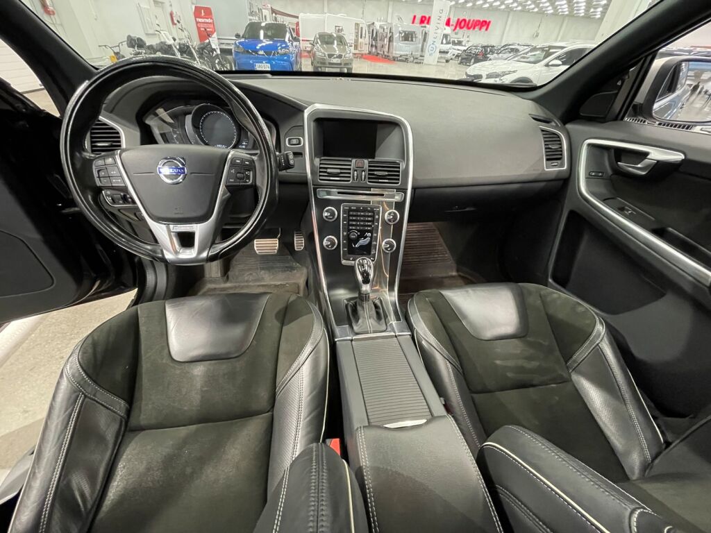 Volvo XC60 2016 Musta
