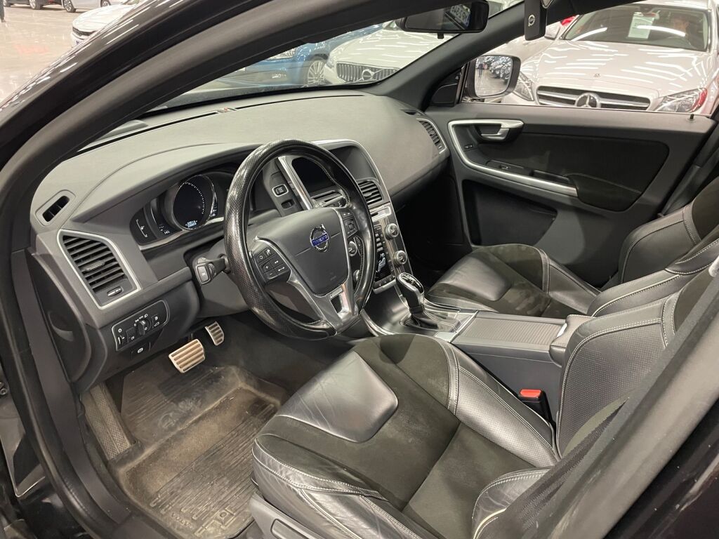 Volvo XC60 2016 Musta
