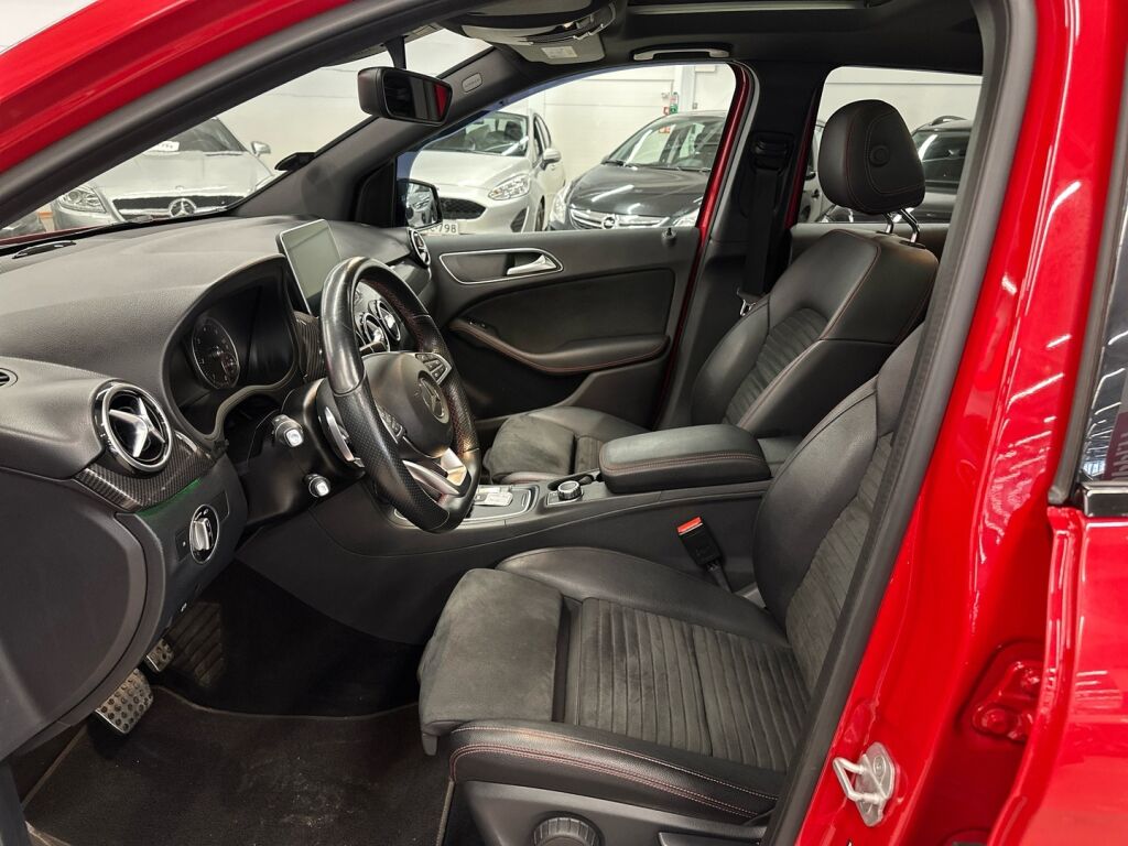 Mercedes-Benz B 2015 Punainen