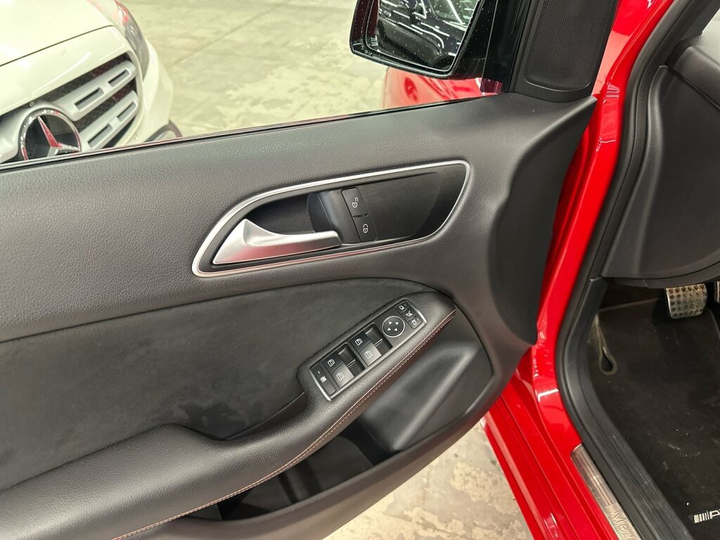 Mercedes-Benz B 2015 Punainen