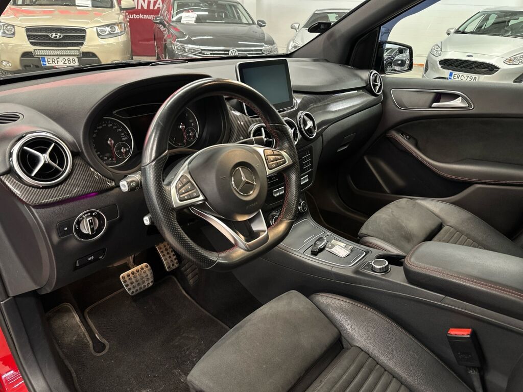 Mercedes-Benz B 2015 Punainen