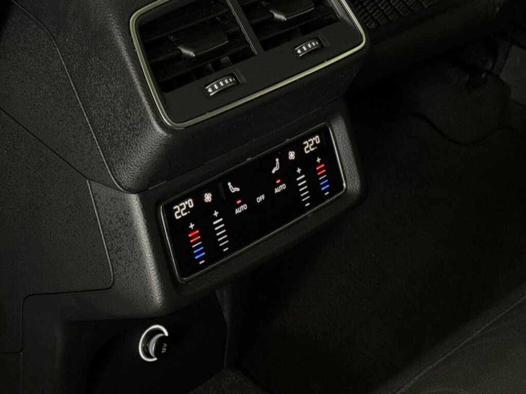 Audi e-tron 2020 Sininen