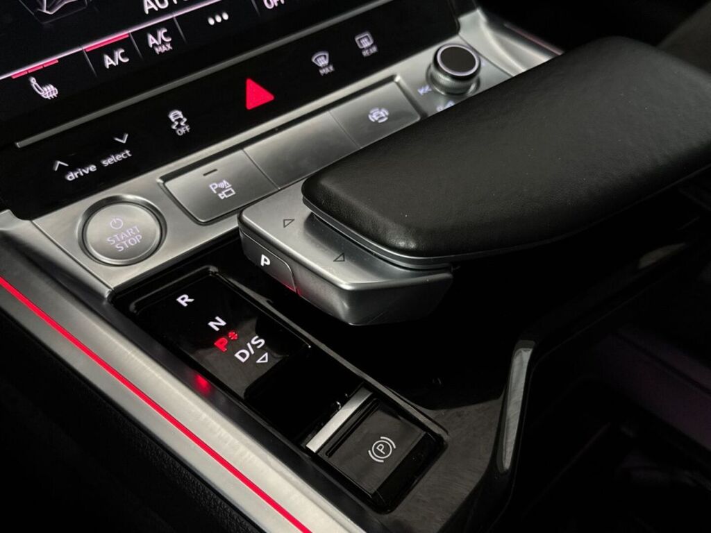 Audi e-tron 2020 Sininen