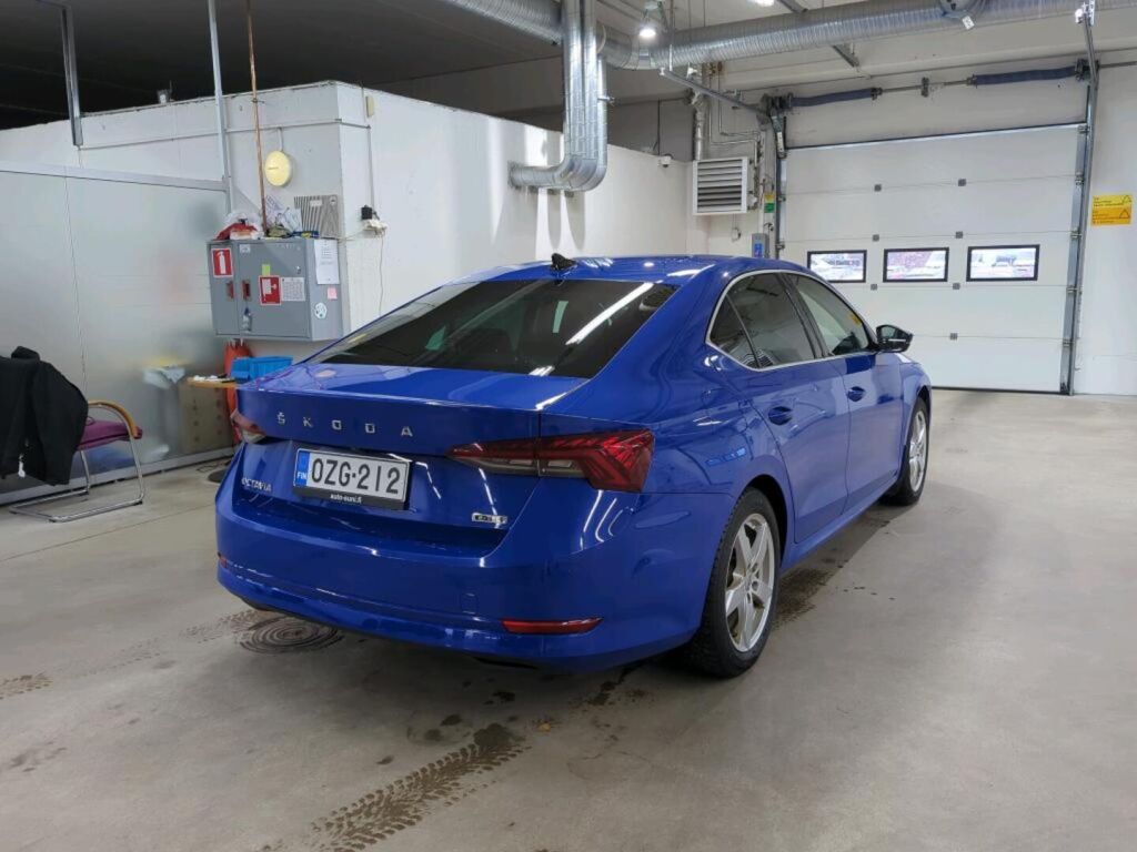 Skoda Octavia 2022 Sininen