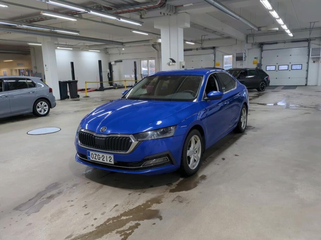 Skoda Octavia 2022 Sininen