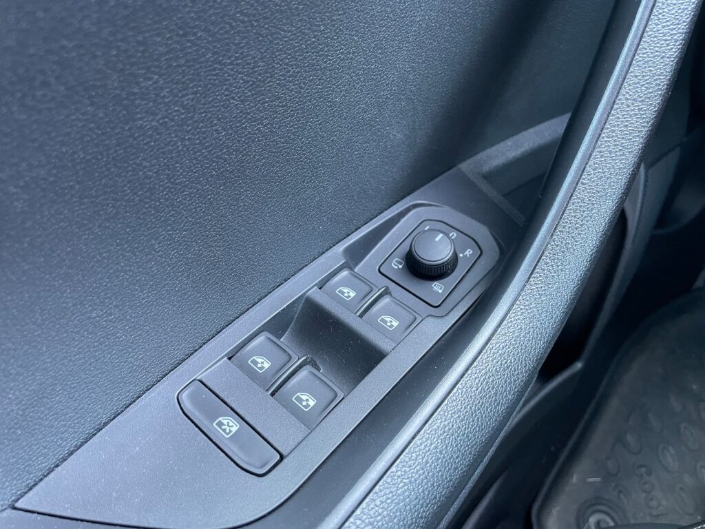 Skoda Karoq 2021 Musta