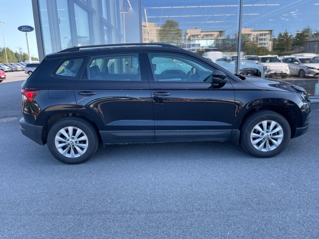Skoda Karoq 2021 Musta