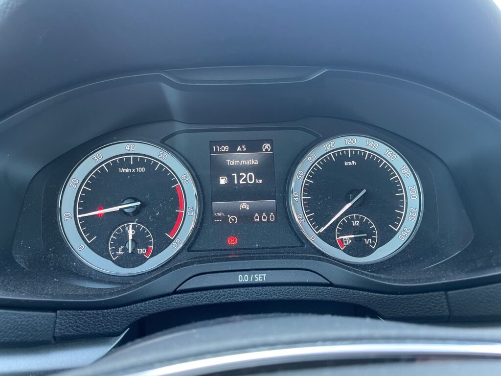 Skoda Karoq 2021 Musta