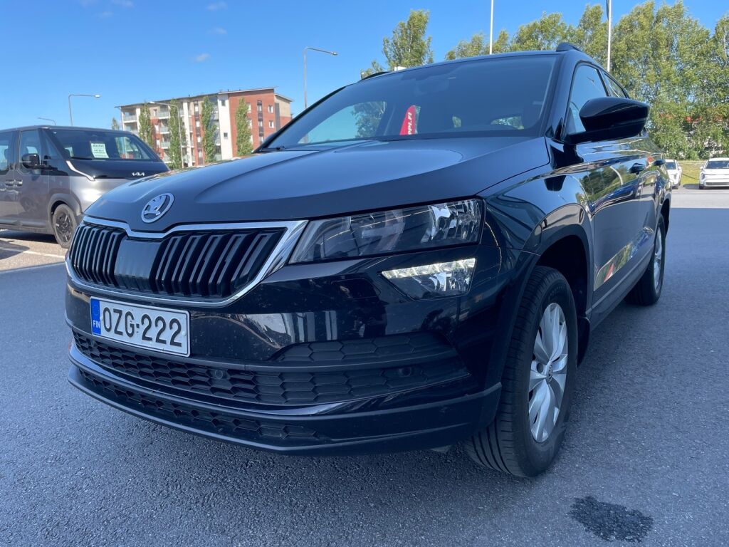 Skoda Karoq 2021 Musta