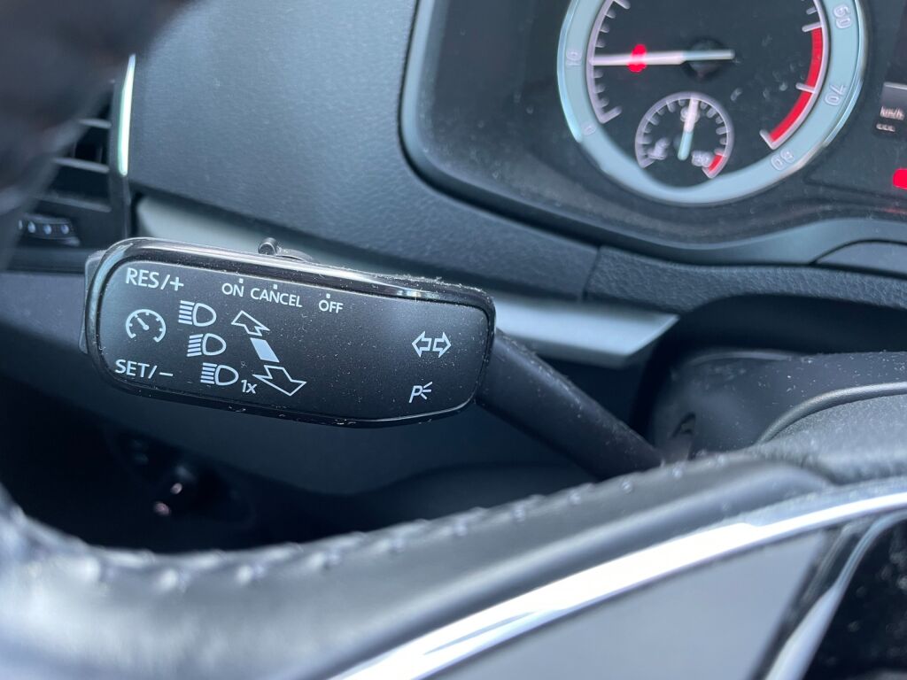 Skoda Karoq 2021 Musta