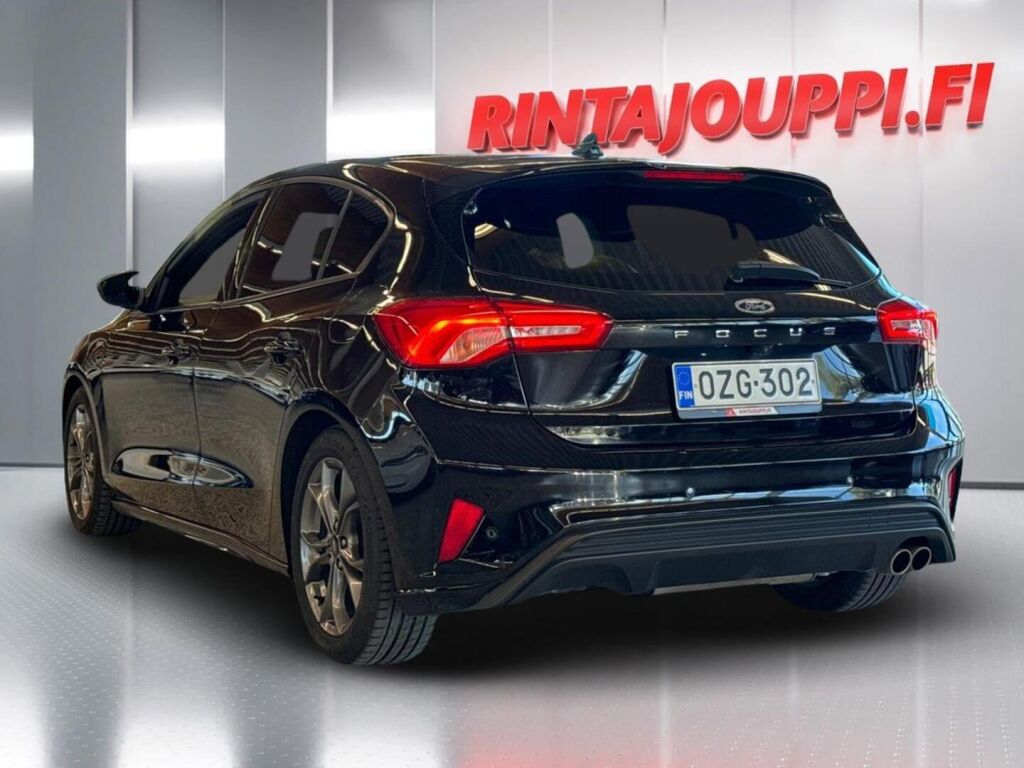 Ford Focus 2021 Musta