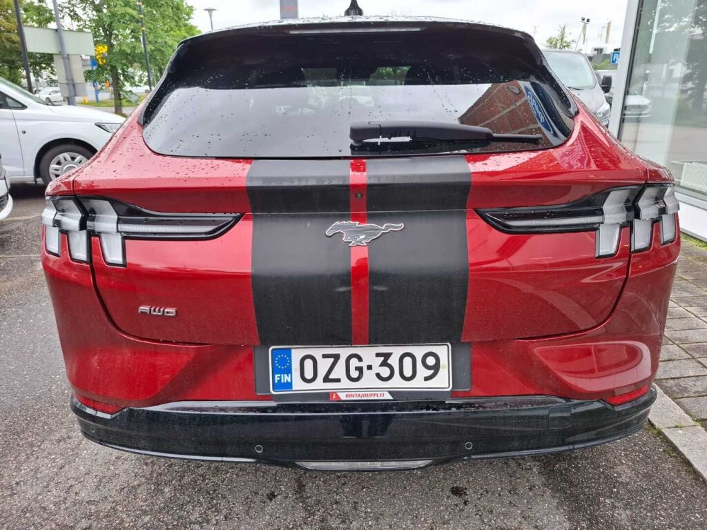 Ford Mustang Mach-E 2022 Punainen
