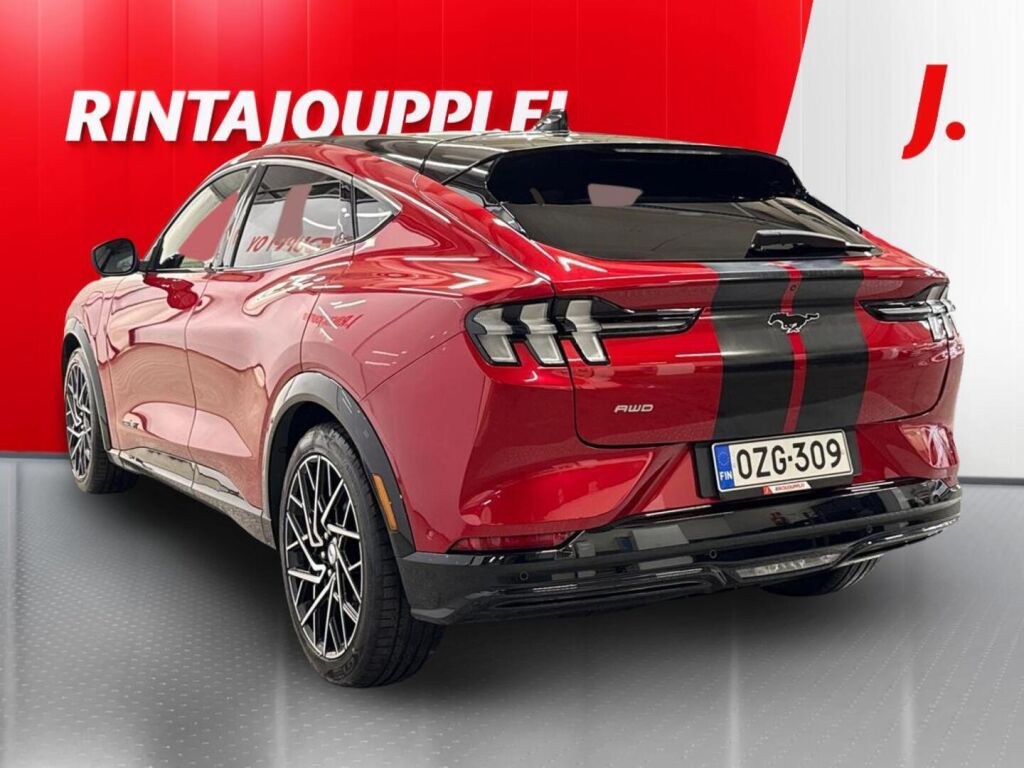 Ford Mustang Mach-E 2022 Punainen