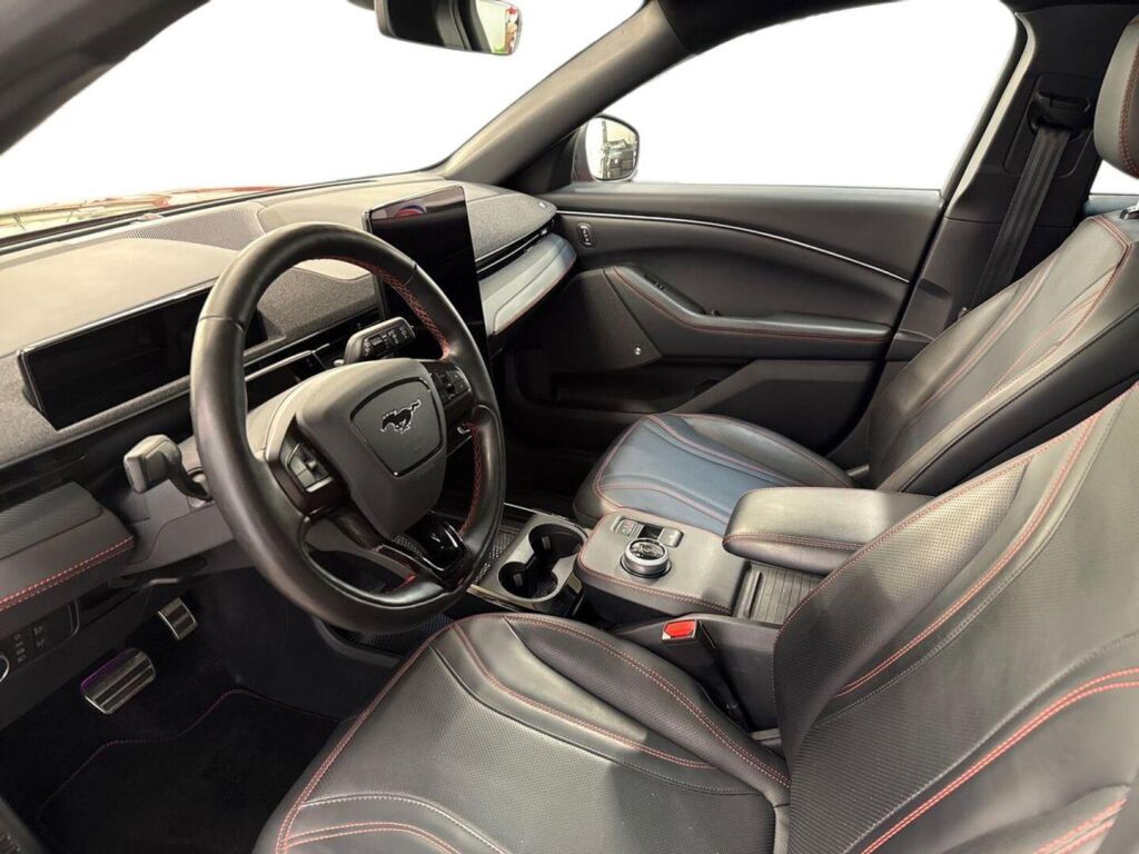 Ford Mustang Mach-E 2022 Punainen