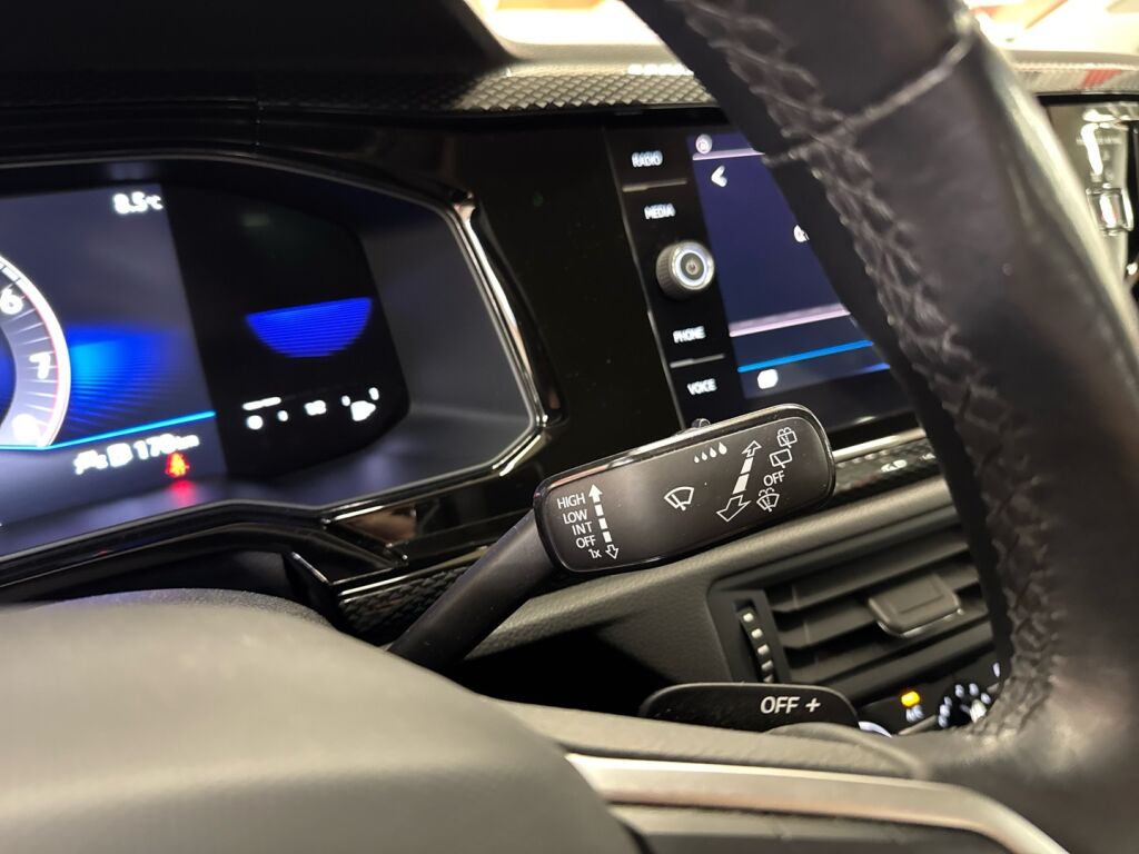 Volkswagen Polo 2022 Musta