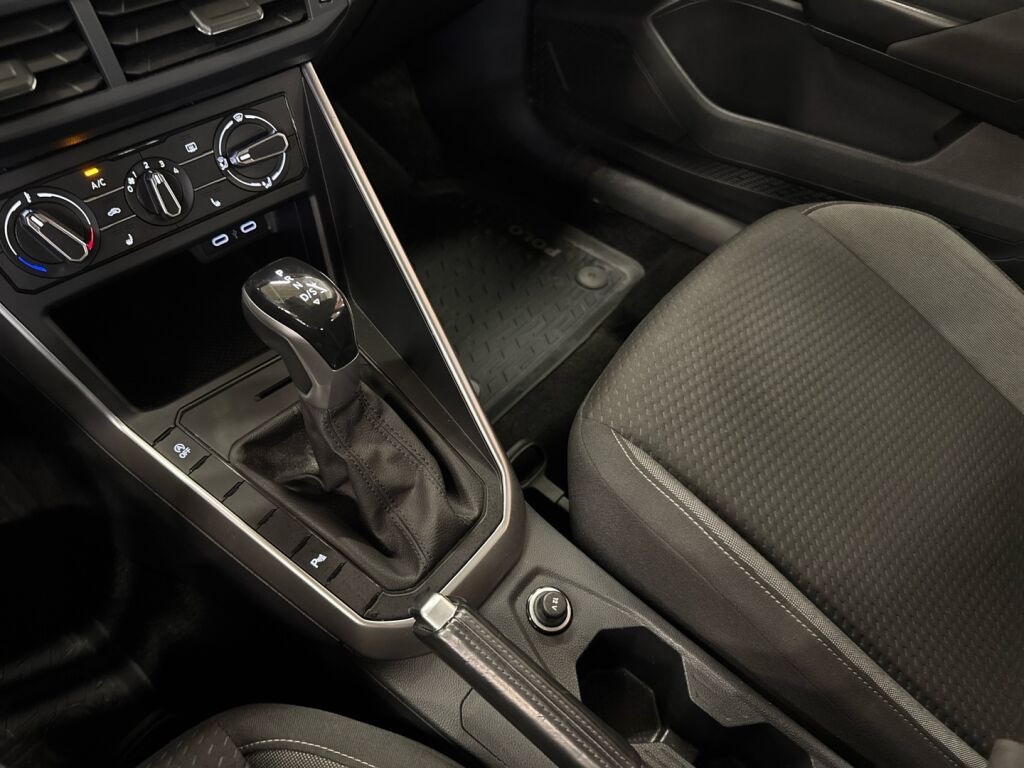 Volkswagen Polo 2022 Musta