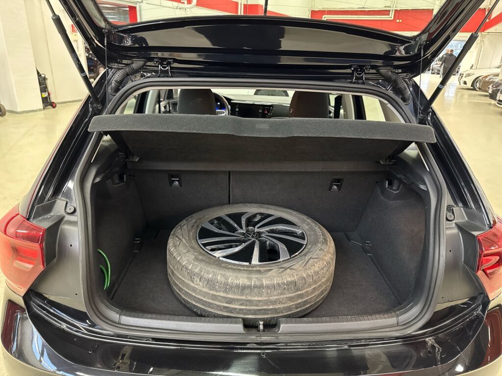 Volkswagen Polo 2022 Musta