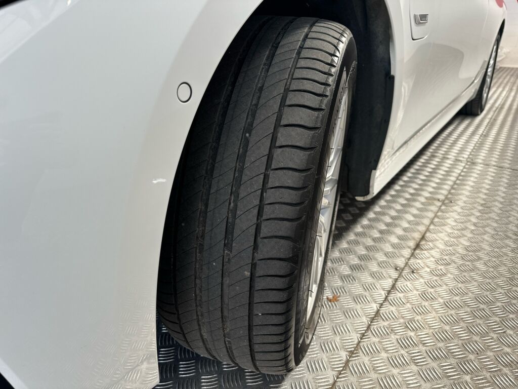 BMW 320 2021 Valkoinen