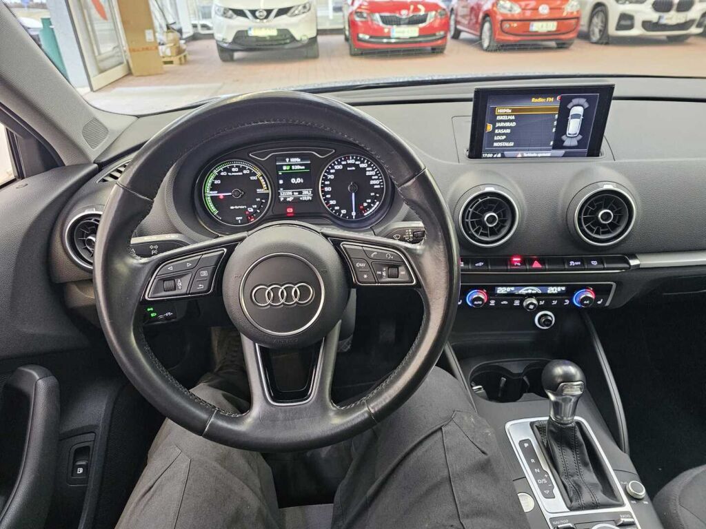 Audi A3 2018 Musta