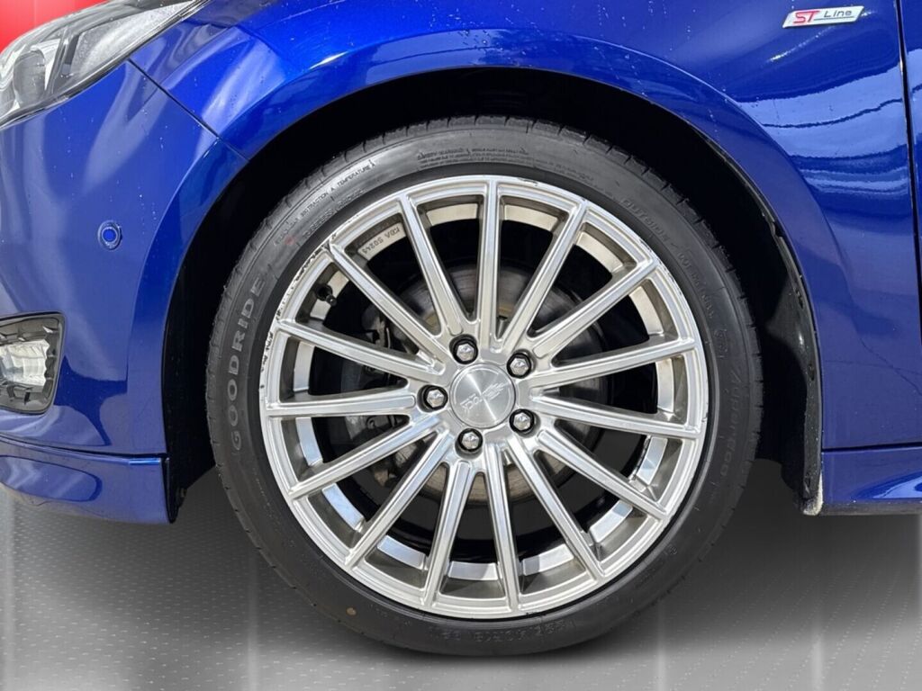 Ford Focus 2018 Sininen