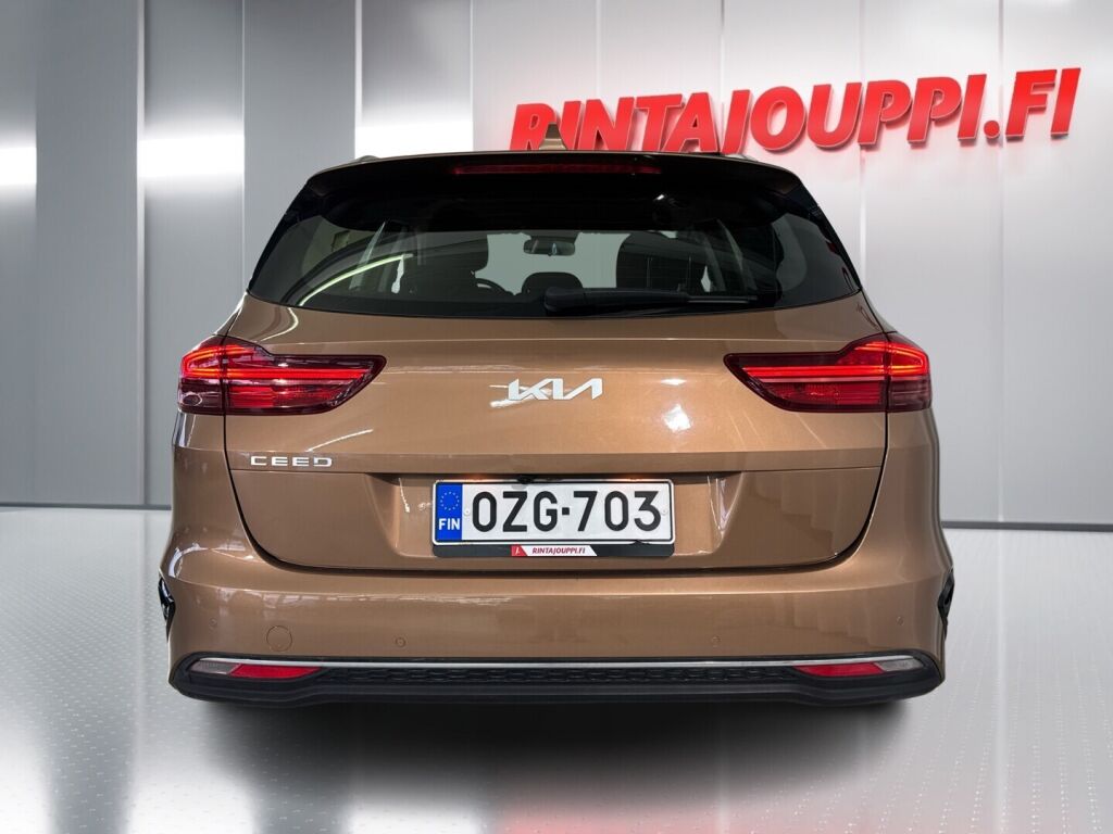 Kia Ceed 2022 Ruskea (beige)