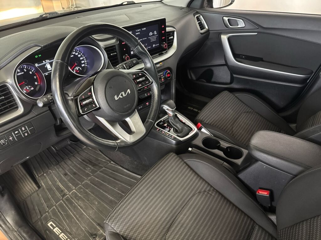 Kia Ceed 2022 Ruskea (beige)