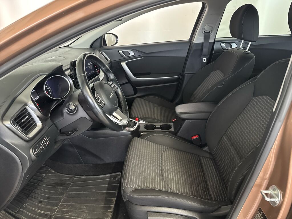 Kia Ceed 2022 Ruskea (beige)