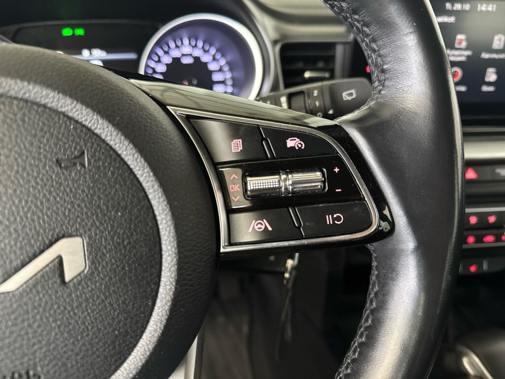 Kia Ceed 2022 Ruskea (beige)