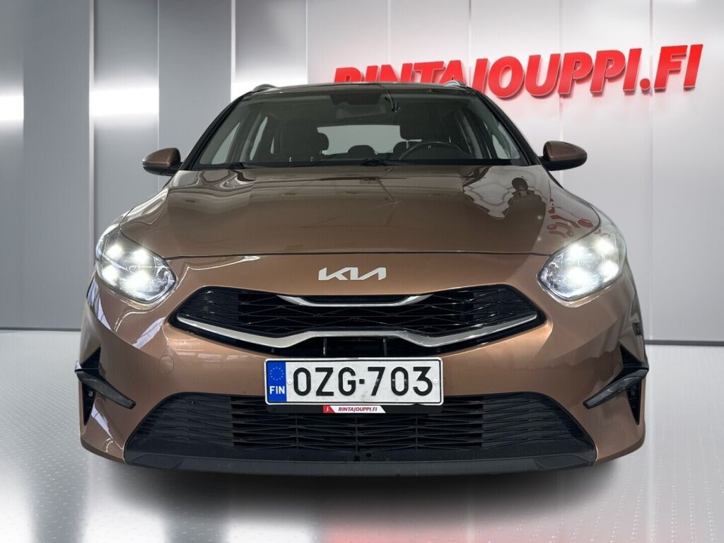 Kia Ceed 2022 Ruskea (beige)