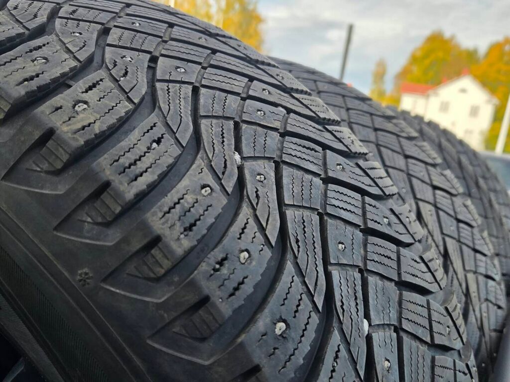 Volkswagen Amarok 2023 Punainen