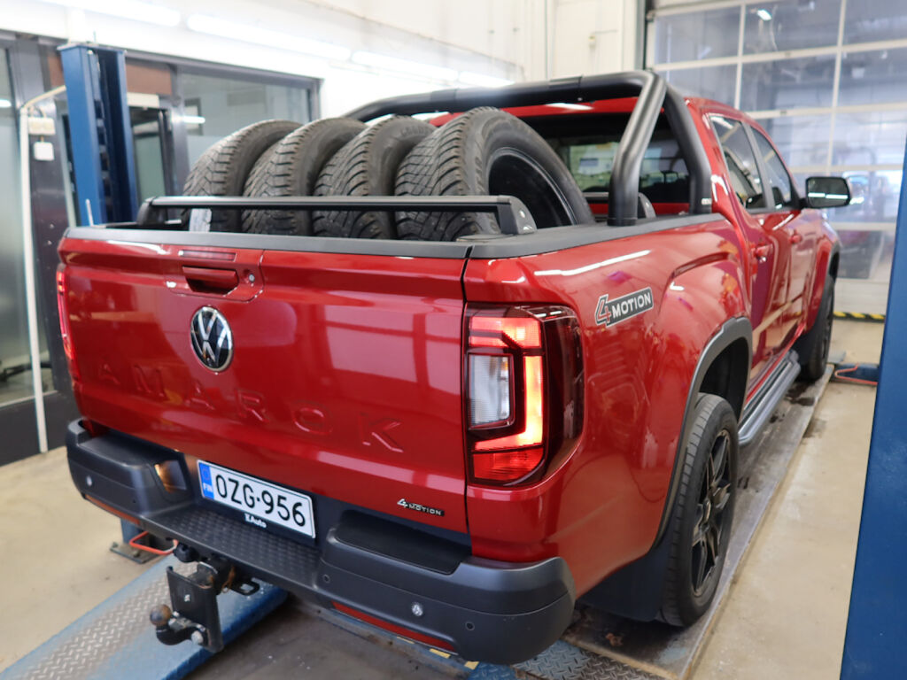 Volkswagen Amarok 2023 Punainen