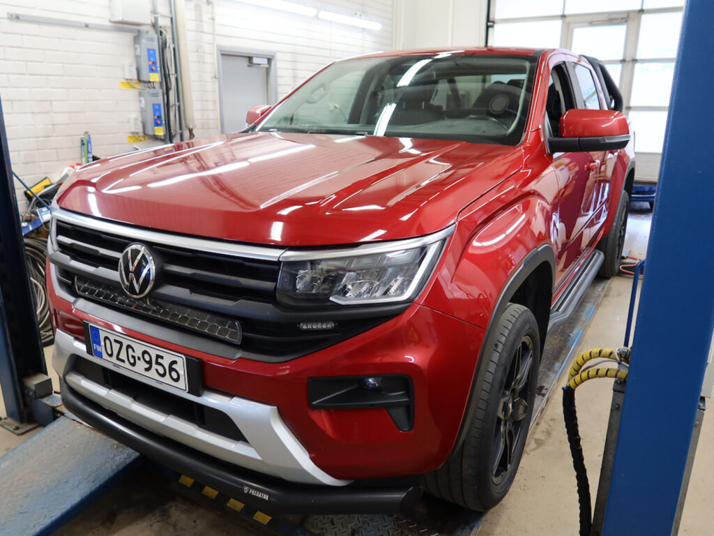 Volkswagen Amarok 2023 Punainen