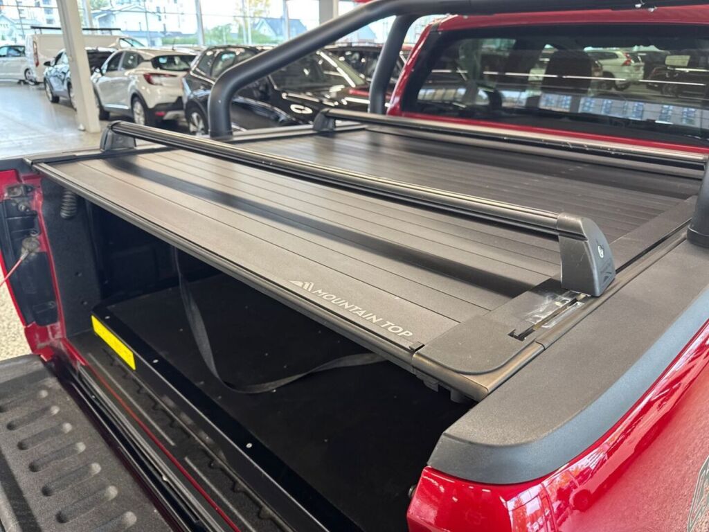 Volkswagen Amarok 2023 Punainen