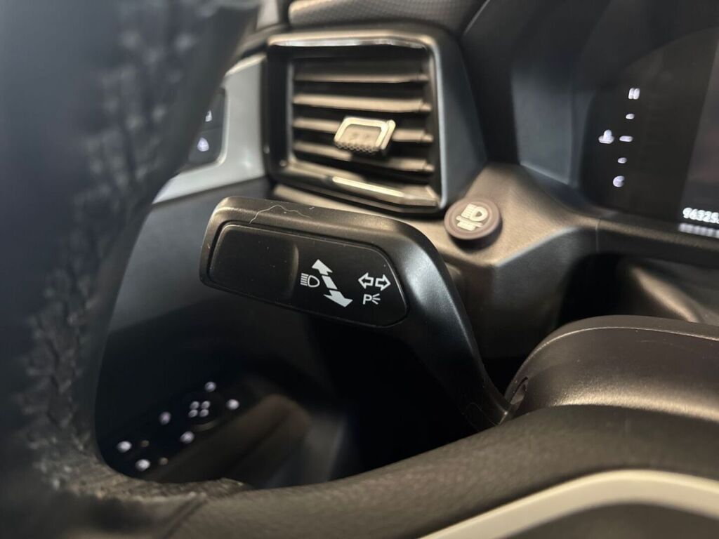 Volkswagen Amarok 2023 Punainen