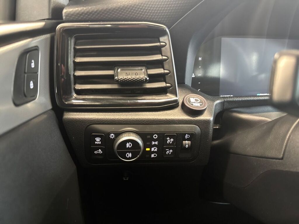 Volkswagen Amarok 2023 Punainen