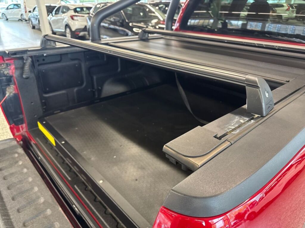 Volkswagen Amarok 2023 Punainen
