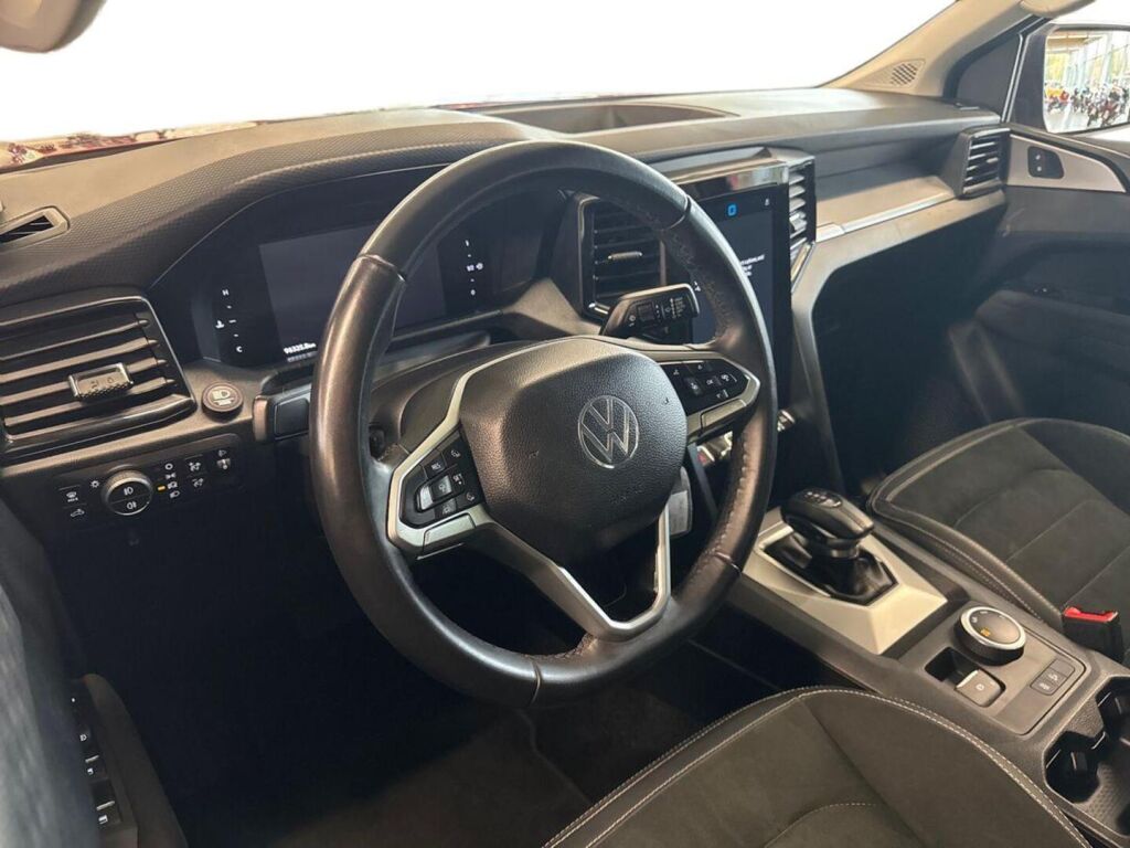 Volkswagen Amarok 2023 Punainen
