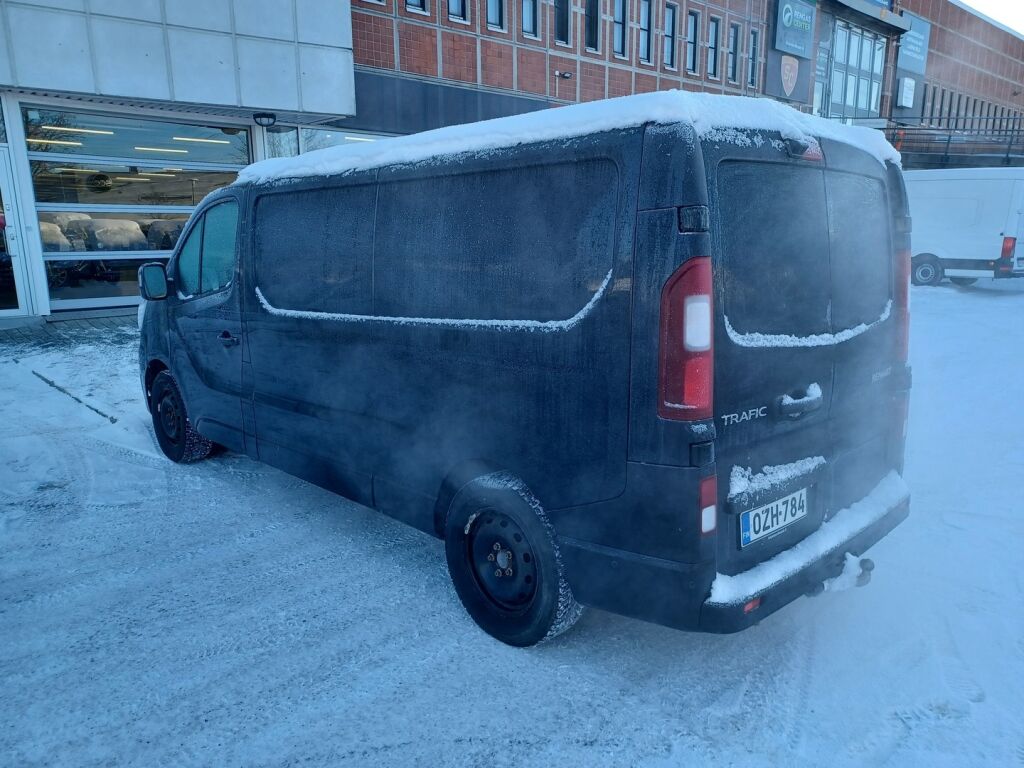 Renault Trafic 2022 Musta
