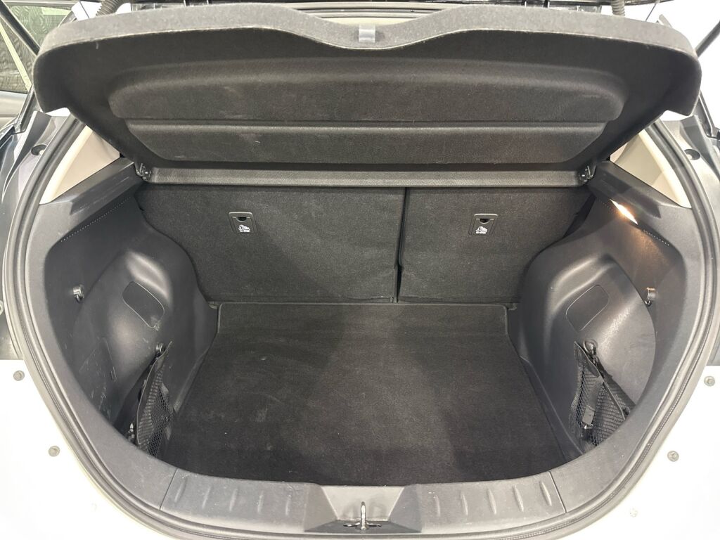 Nissan Leaf 2018 Valkoinen