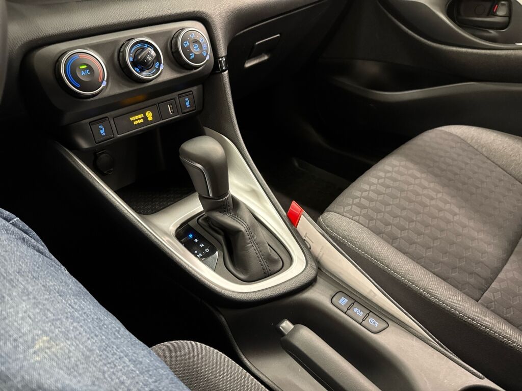 Toyota Yaris 2022 Valkoinen