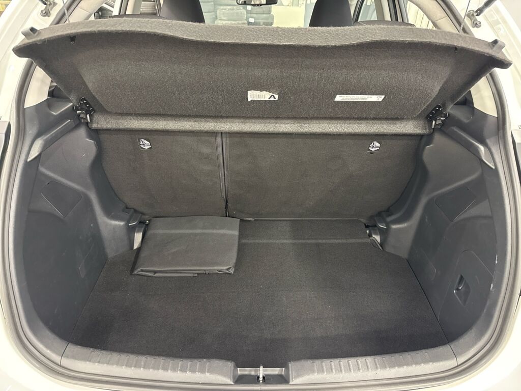 Toyota Yaris 2022 Valkoinen