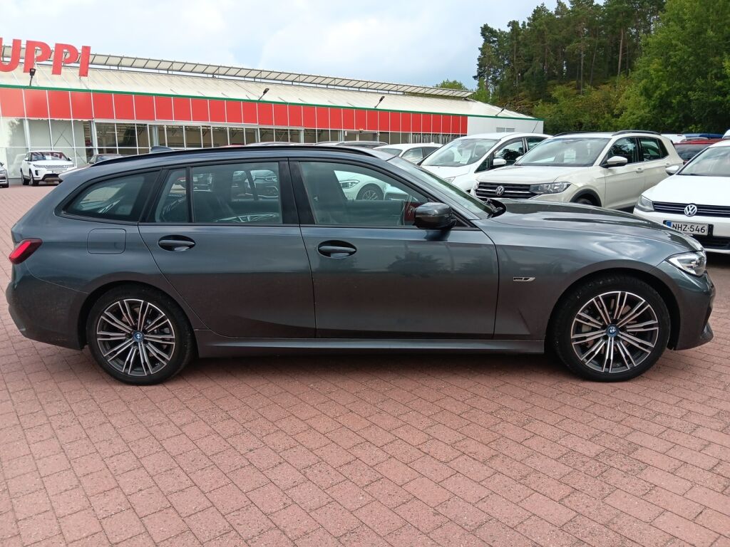 BMW 330 2022 Harmaa