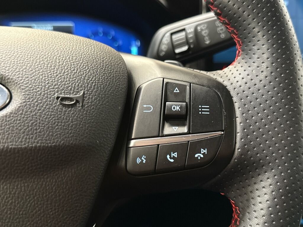 Ford Focus 2022 Musta