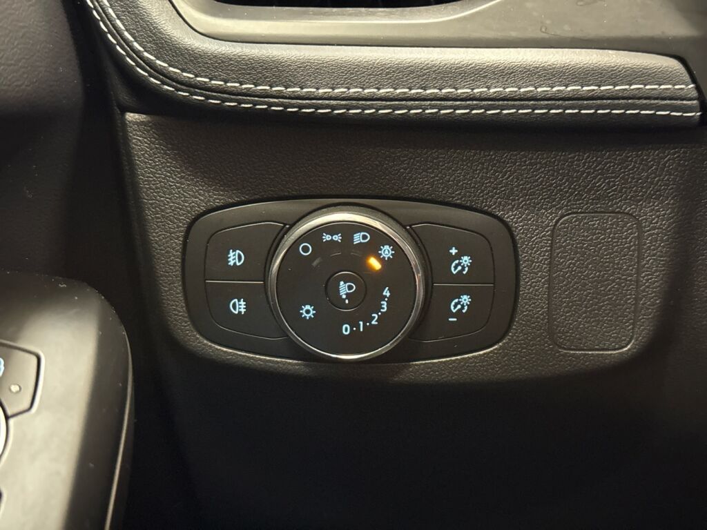 Ford Focus 2022 Musta