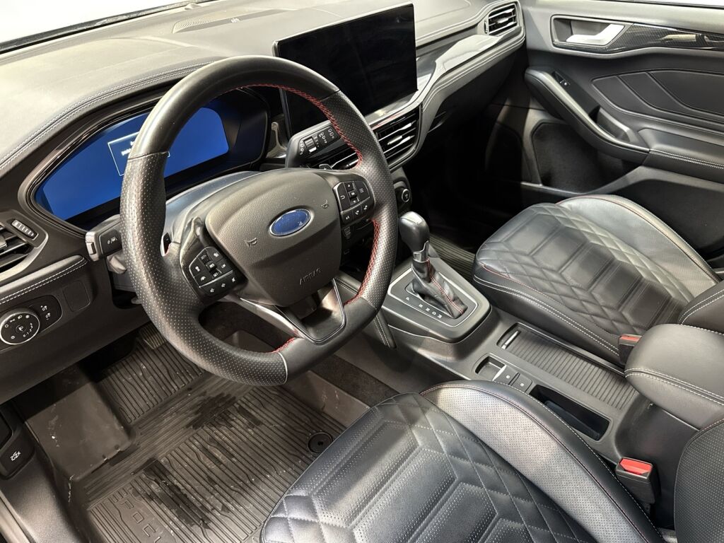 Ford Focus 2022 Musta